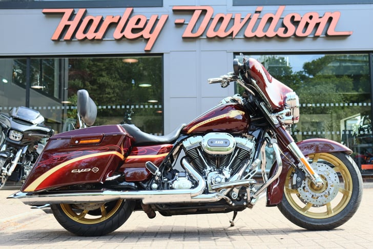 Harley-Davidson CVO STREET GLIDE