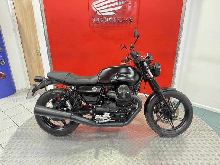 Moto Guzzi V7 IV STONE