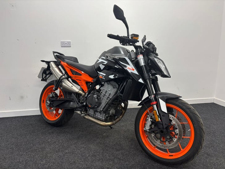 KTM 890 DUKE GP