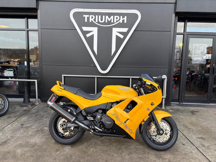 Triumph DAYTONA 900