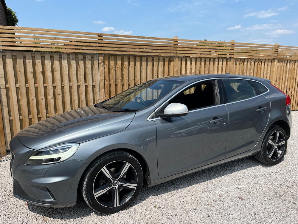 Used Volvo V40 V40 2.0 D2 R-DESIGN EURO 6 (S/S) 5DR for sale in Chesterfield