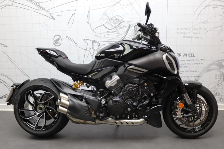 Ducati DIAVEL V4