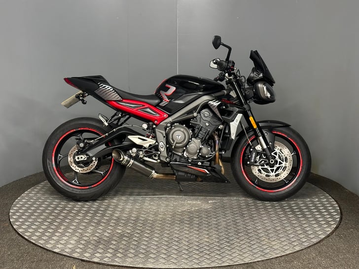 TRIUMPH STREET TRIPLE 765 R