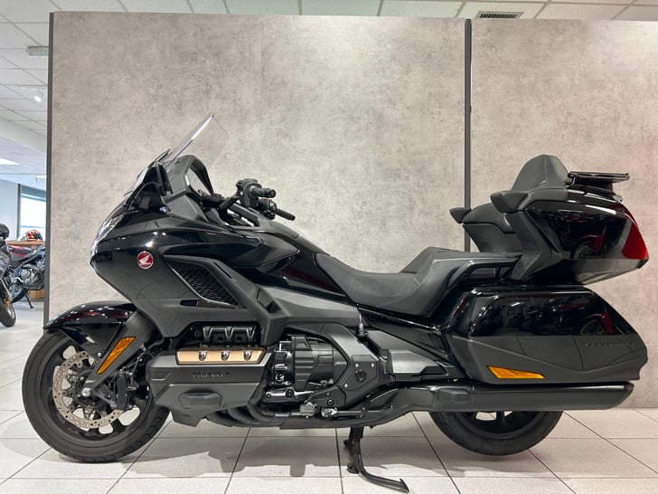 Honda GL1800 GOLD WING TOUR DCT