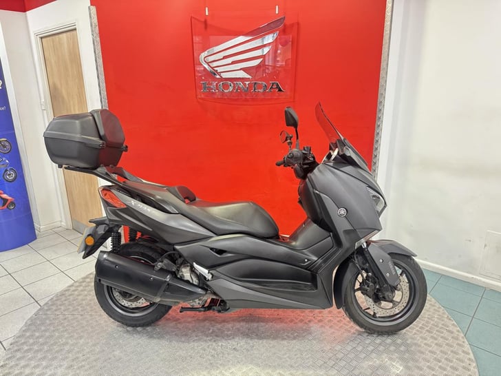 Yamaha XMAX 300