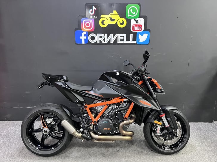 KTM 1290  SUPER DUKE R 2021 