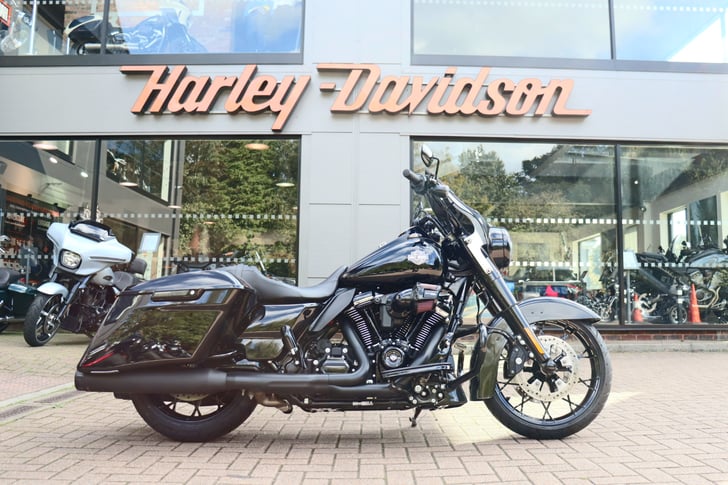 Harley-Davidson TOURING FLHRXS ROAD KING SPECIAL