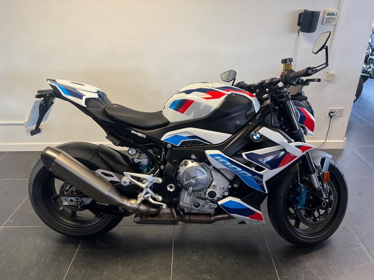 BMW M 1000 R CLAW-SHIFTED
