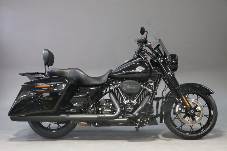 Harley-Davidson TOURING FLHRXS ROAD KING SPECIAL