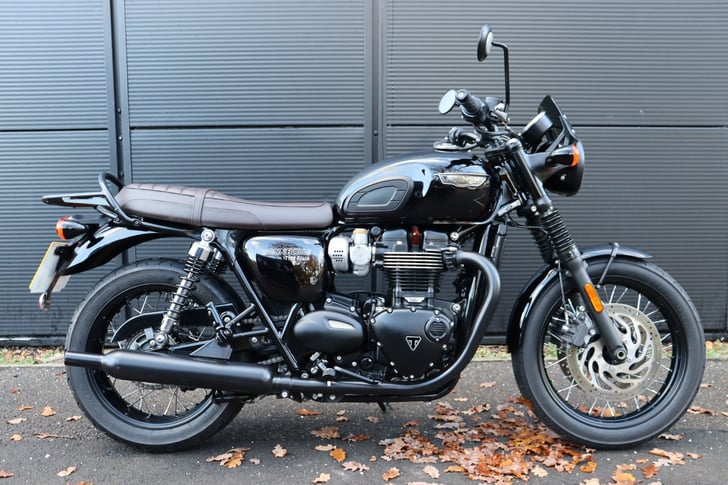 Triumph BONNEVILLE T120 BLACK