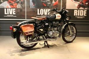 Used Royal Enfield BULLET BULLET 500 CLASSIC for sale in Watford | Image 3