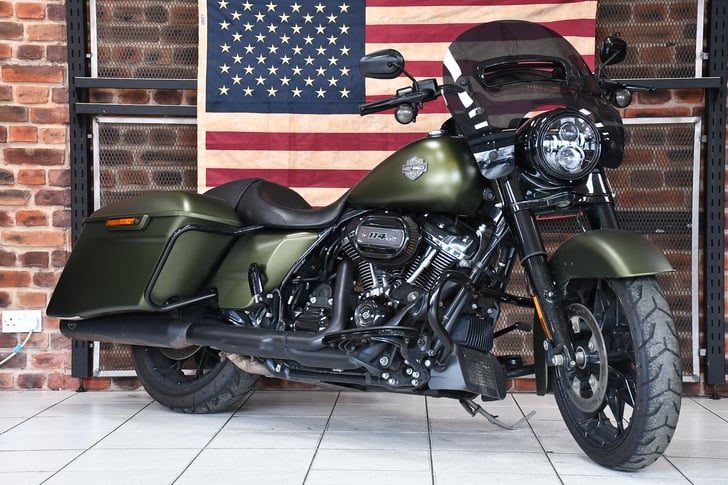 Harley-Davidson TOURING FLHRXS ROAD KING SPECIAL