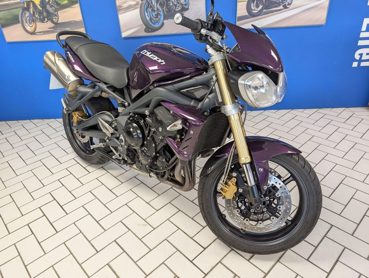Triumph STREET TRIPLE 675
