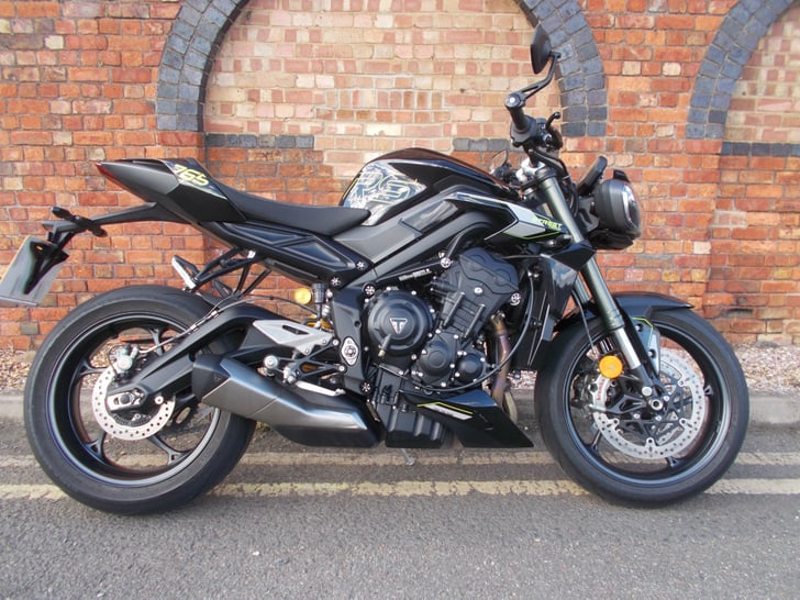 TRIUMPH STREET TRIPLE 765 RS