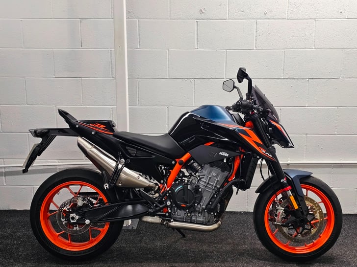 KTM 890 DUKE