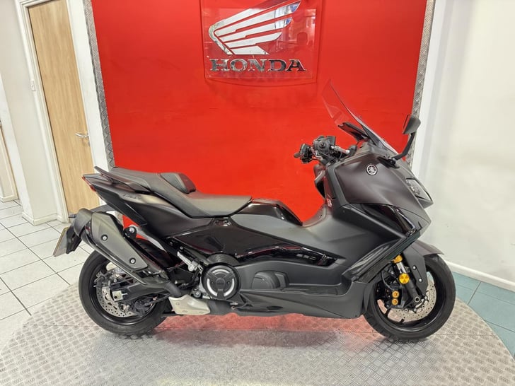 Yamaha TMAX TECH MAX 560 