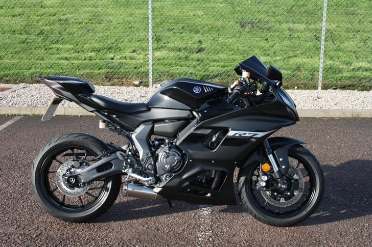 Yamaha YZF R7 (YZF690) 