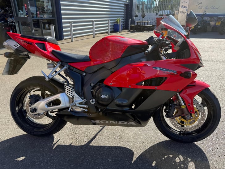 Honda CBR1000RR FIREBLADE CBR1000RR4