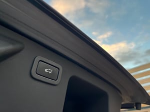 Used Land Rover DISCOVERY SPORT DISCOVERY SPORT 2.2 SD4 HSE LUXURY AUTO 4WD EURO 5 (S/S) 5DR for sale in Chesterfield | Image 3