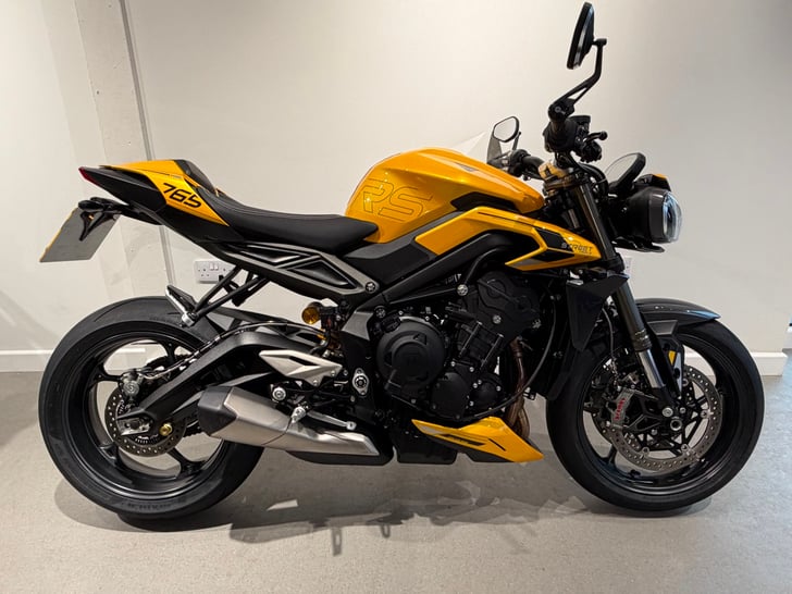 TRIUMPH STREET TRIPLE 765 RS