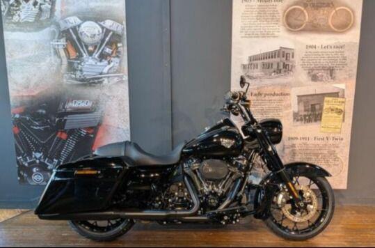Harley-Davidson TOURING 1868 FLHRXS ROAD KING SPECIAL