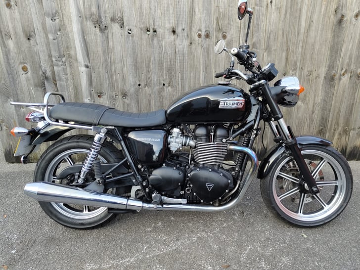 Triumph BONNEVILLE