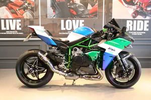 Watch video of Kawasaki NINJA H2 NINJA H2 998 CARBON HYPERSPORT in Watford