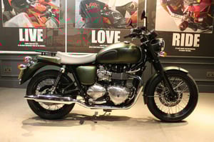 Used Triumph BONNEVILLE T100 BONNEVILLE T100 865 STEVE MCQUEEN for sale in Watford | Image 2