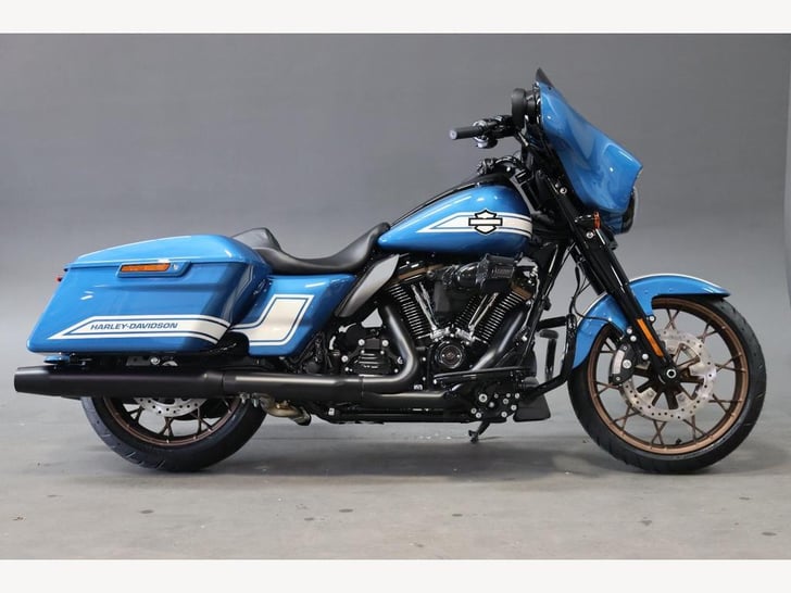 Harley-Davidson FLHXST STREET GLIDE ST 