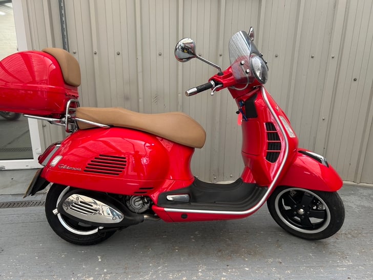 PIAGGIO VESPA GTS300