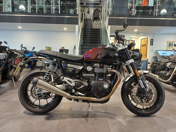 TRIUMPH SPEED TWIN 1200 STEALTH EDITION