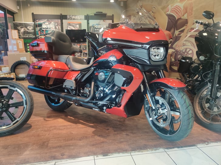 Harley-Davidson TOURING FLHXU STREET GLIDE ULTRA