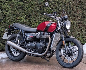 Used Triumph SPEED TWIN 900 SPEED TWIN 900 for sale in Stoke On Trent | Image 2