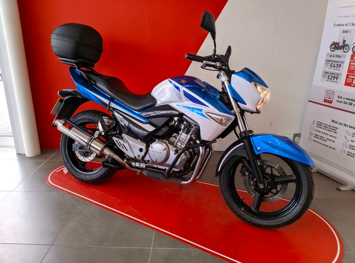 Suzuki INAZUMA 250