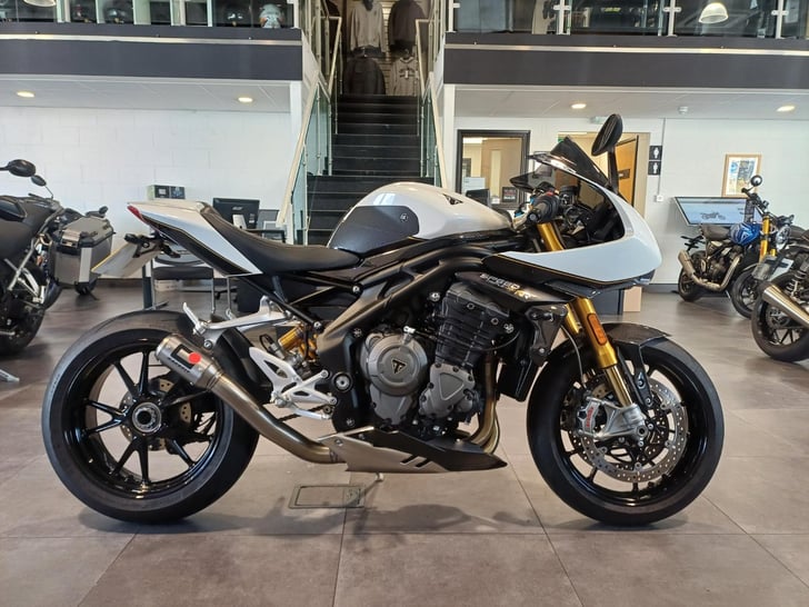 Triumph SPEED TRIPLE 1200 RR