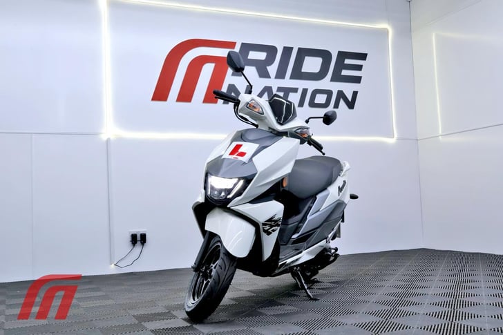 Suzuki UN 125 NE2 M4 AVENIS 125 