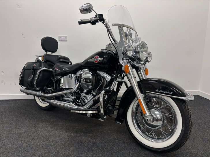 Harley-Davidson SOFTAIL FLSTC HERITAGE SOFTAIL CLASSIC