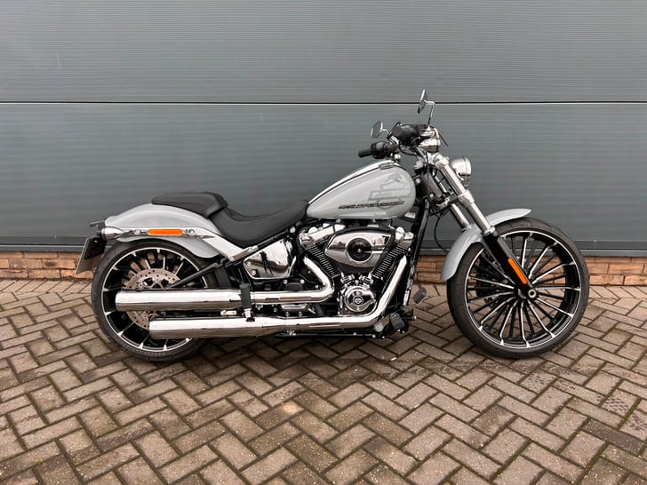 HARLEY-DAVIDSON SOFTAIL BREAKOUT 117