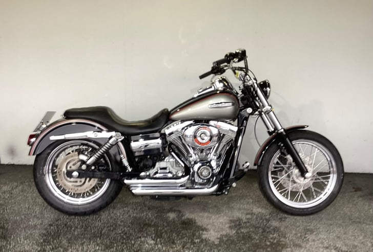 Harley-Davidson DYNA 1584 FXDC SUPER GLIDE