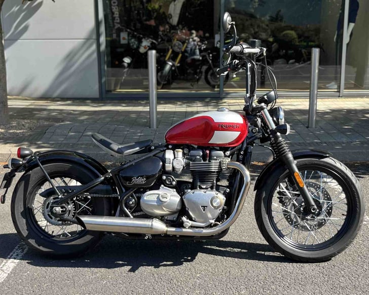 Triumph BOBBER 12 BONNEVILLE BOBBER 