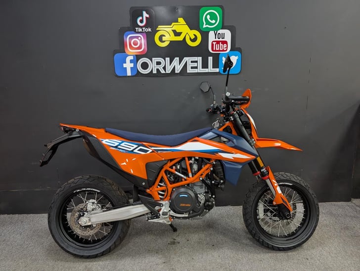 KTM 690 SMC R 2024 