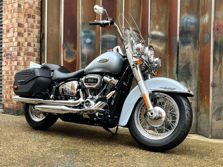 Harley-Davidson SOFTAIL 1868 FLHCS HERITAGE CLASSIC