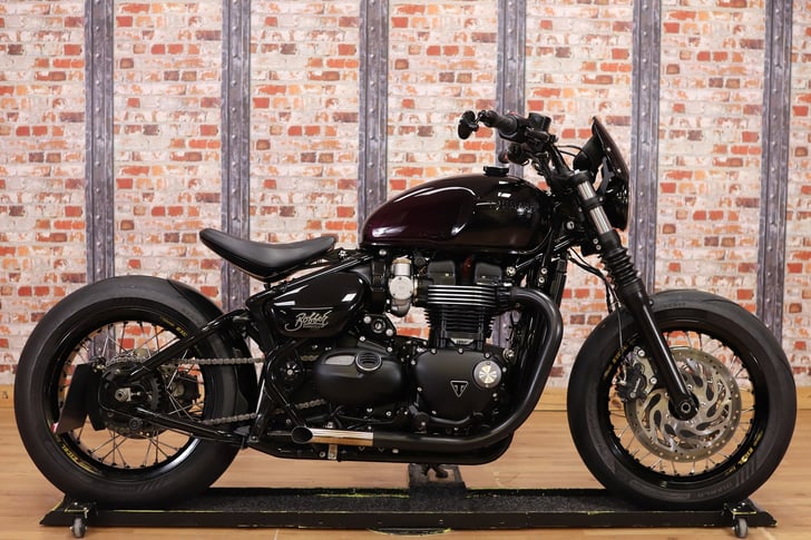 Triumph BONNEVILLE BOBBER BLACK