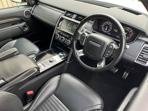 Used Land Rover DISCOVERY DISCOVERY 3.0 TD V6 HSE LUXURY AUTO 4WD EURO 6 (S/S) 5DR for sale in Chesterfield | Image 2