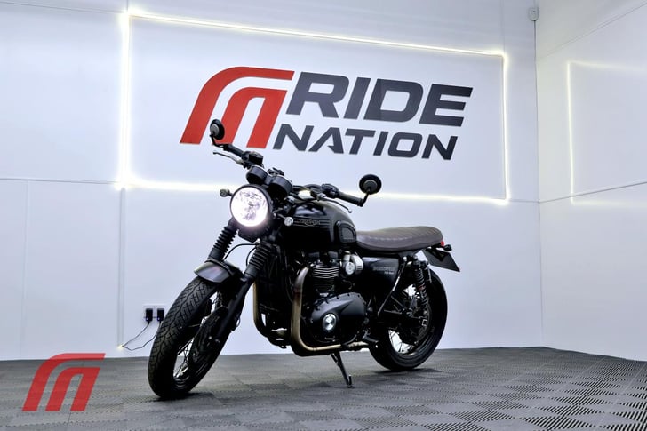Triumph BONNEVILLE T120 BLACK
