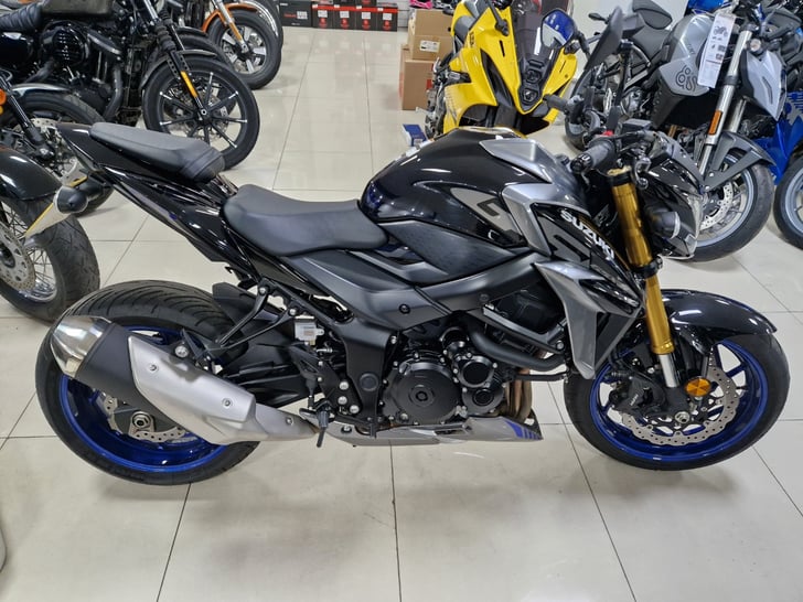SUZUKI GSX-S750