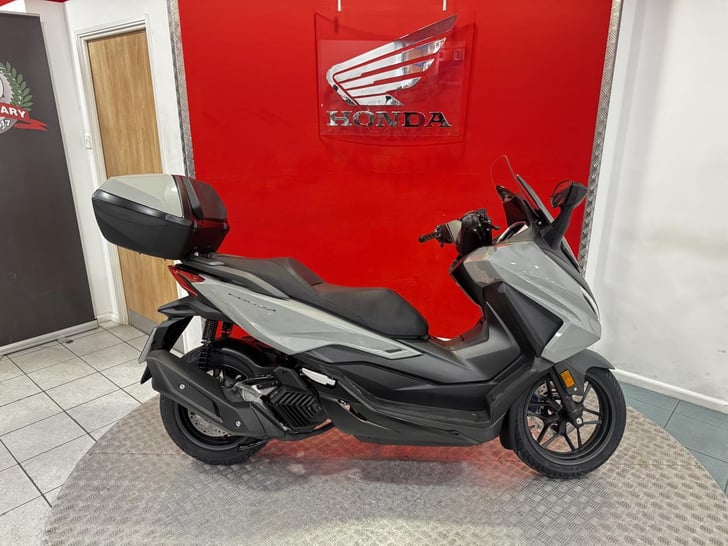 Honda NSS125 FORZA WITH SMART TOP BOX 