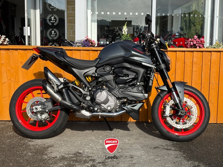 Ducati MONSTER 937 PLUS