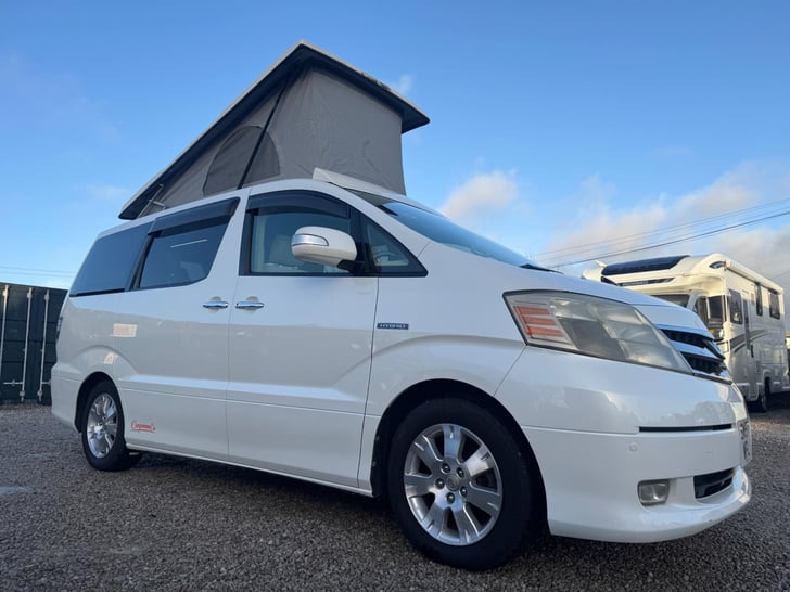 Here's a photo of the TOYOTA ALPHARD, currently available for sale
