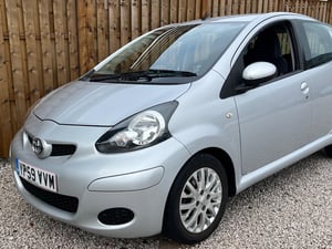 Used Toyota AYGO AYGO 1.0 VVT-I PLATINUM MULTIMODE EURO 4 5DR (AC) for sale in Chesterfield | Image 2